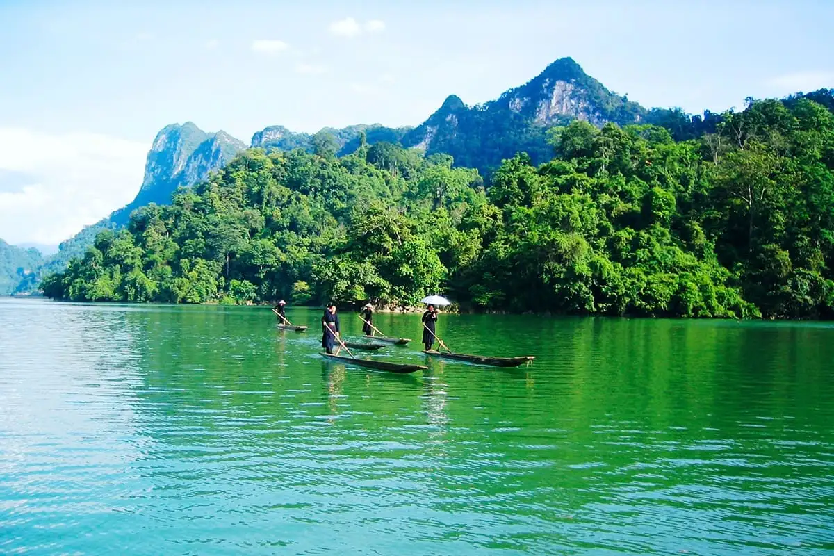 Tour Đông Bắc 5 Ngày 4 Đêm: Hà Giang – Thác Bản Giốc – Hồ Ba Bể trọn gói 2026