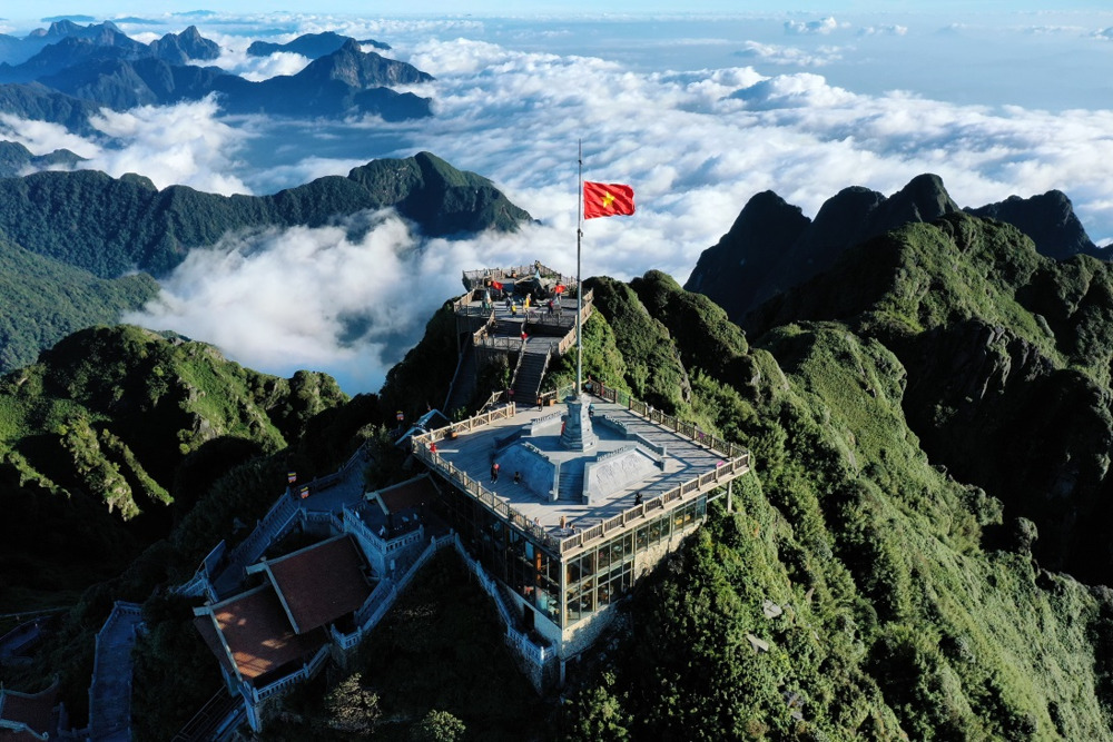 Vietnam Discovery Tour Program: HANOI – SAPA – FANSIPAN – HA LONG – NINH BINH CRUISE