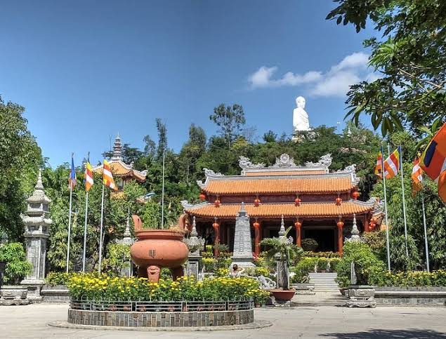 Hướng Về Miền Cát Trắng! NHA TRANG - VINWONDER/ CHÙA LONG SƠN - KDL BÃI TRANH - NHÀ HÁT ĐÓ