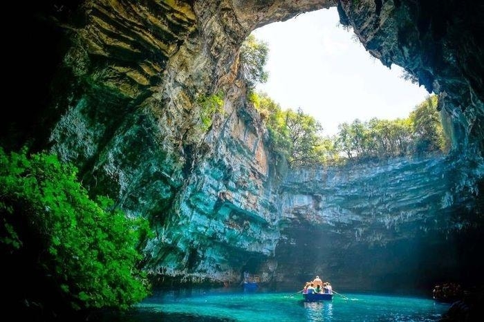 HÀNH TRÌNH DI SẢN MIỀN TRUNG ĐẲNG CẤP 5N4Đ: Khám Phá Phố Biển Đà Nẵng, Hoài Niệm Phố Cổ Hội An & Trải Nghiệm Chiều Sâu Cố Đô Huế